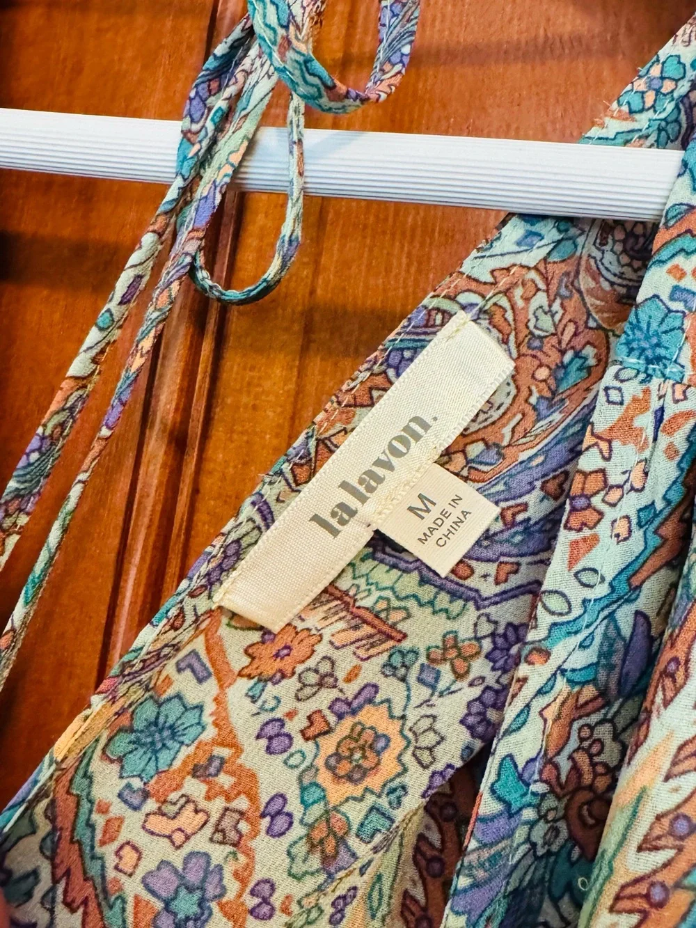 Lalavon soft paisley
